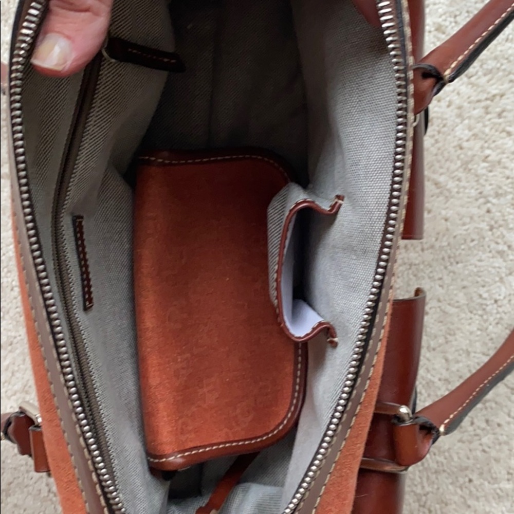 Dooney & Burke Classic Handbag - Like New!!!! - Picture 4 of 7